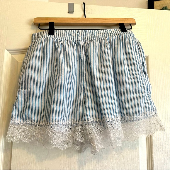 Victoria’s Secret Pinstripe Lace Boxer Shorts. Size: Small. Excellent condition - Picture 4 of 9